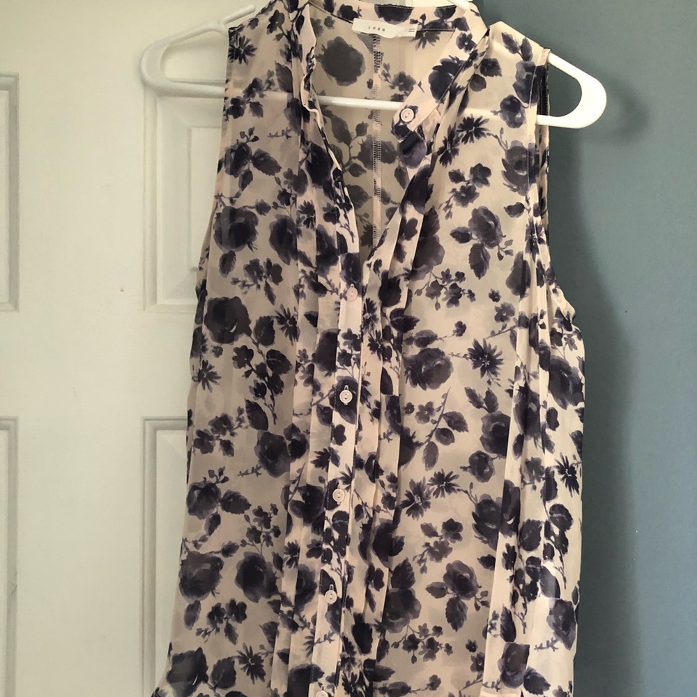Lush floral hi low button tank